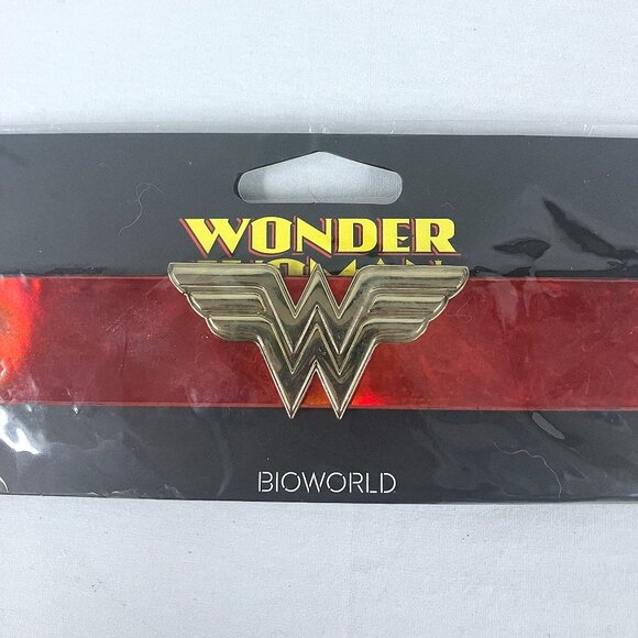 Bioworld - Hot Topic - DC Comics Wonder Woman Logo Shiny Red Choker - Picture 1 of 4